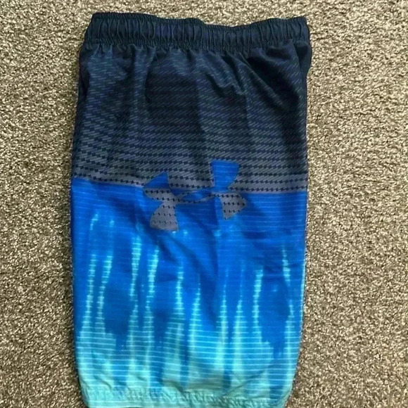 Boys large UNDER ARMOUR bathing suit - Picture 5 of 5